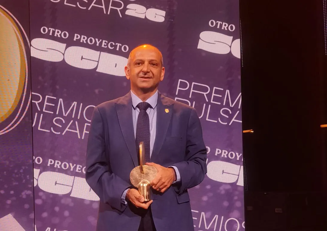 Cristian Gálvez recibe Premio Pulsar por su aporte al fomento y desarrollo de la música chilena